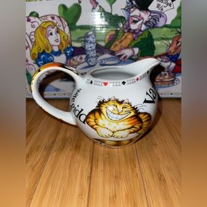 Alice in Wonderland 11oz Creamer Container